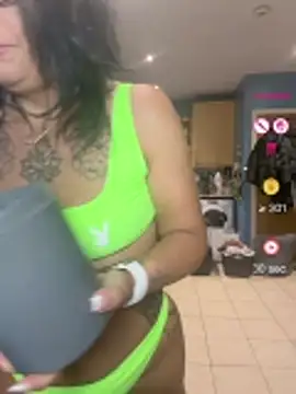 Snapshot of IvyBelleMilf chatting on 06.27.26 IvyBelleMilf online show from 06.27.26