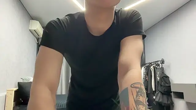 MaxWoolf online show from 04.18.26