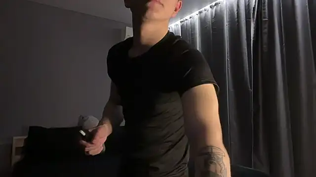 MaxWoolf online show from 04.19.26