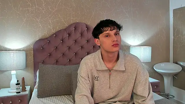 Snapshot of LephyStar chatting on 04.21.26 LephyStar online show from 04.21.26