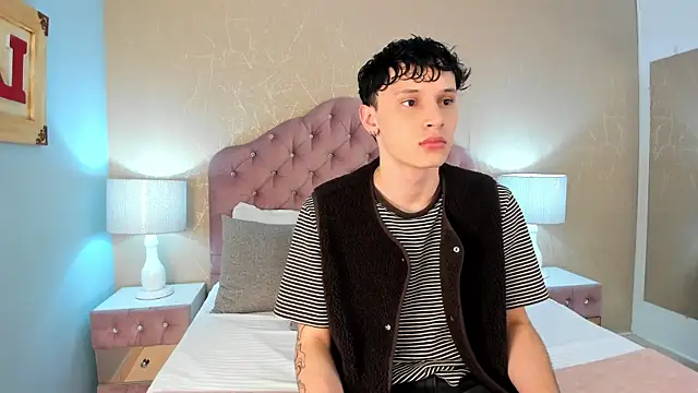 Snapshot of LephyStar chatting on 05.19.26 LephyStar online show from 05.19.26