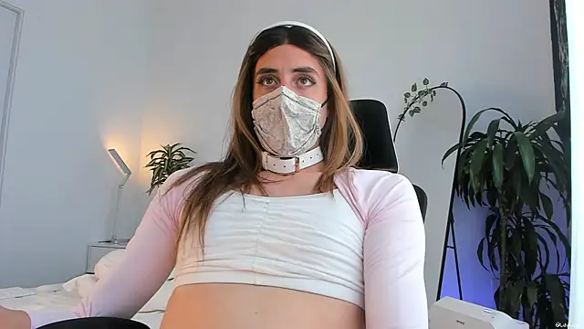 LilyReina online show from 04.22.26