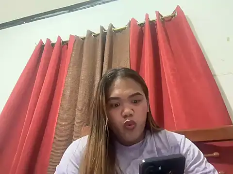 Snapshot of yourhotwild_bella chatting on 07.27.26 yourhotwild bella online show from 07.27.26
