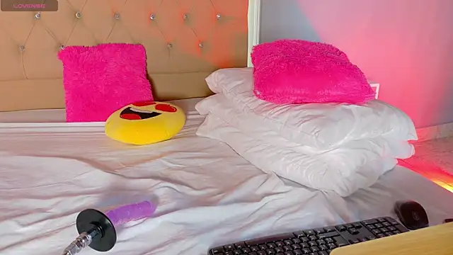 Snapshot of CandyRose__ chatting on 03.31.26 CandyRose online show from 03.31.26