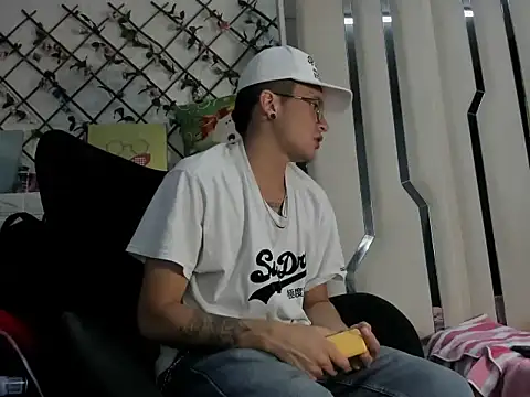 Snapshot of BarbieAndMax chatting on 03.29.26 BarbieAndMax online show from 03.29.26