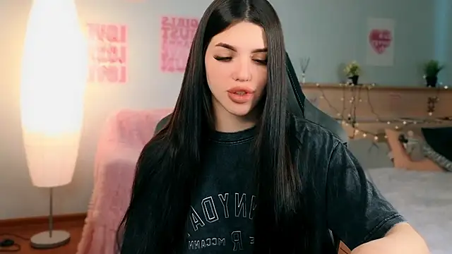 molly rettyy online show from 05.18.26