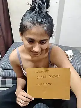 Snapshot of sexy_couple_liv chatting on 04.09.26 sexy couple liv online show from 04.09.26