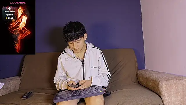 eros fangs online show from 04.02.26