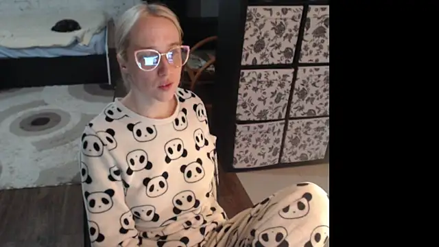 Snapshot of Sweet_hot_shrmp chatting on 04.28.26 Sweet hot shrmp online show from 04.28.26