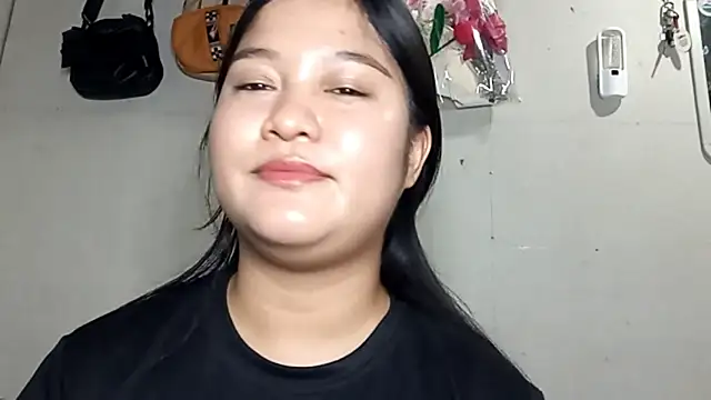 BrandeePhatdouang online show from 04.03.26