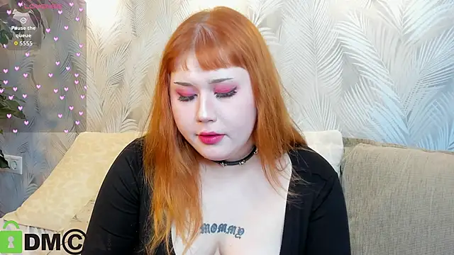 Roxy Moor online show from 06.17.26