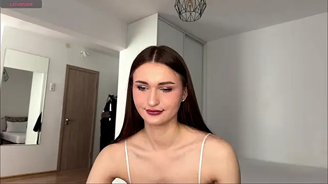 Snapshot of HallieHollo chatting on 05.28.26 HallieHollo online show from 05.28.26