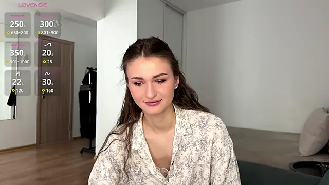 Snapshot of HallieHollo chatting on 05.29.26 HallieHollo online show from 05.29.26