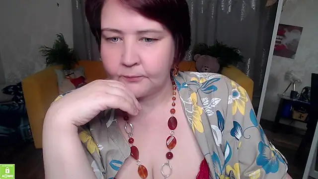 Snapshot of QUEEN02030 chatting on 06.17.26 QUEEN02030 online show from 06.17.26