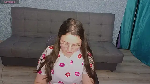 Snapshot of SofiDreamm chatting on 05.16.26 SofiDreamm online show from 05.16.26