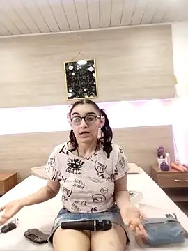 Ellaa honey online show from 04.18.26