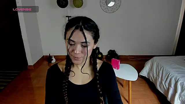 Snapshot of FreyaRouge chatting on 04.25.26 FreyaRouge online show from 04.25.26