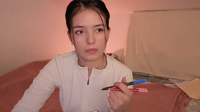 Snapshot of AMELIEEEX chatting on 04.15.26 AMELIEEEX online show from 04.15.26