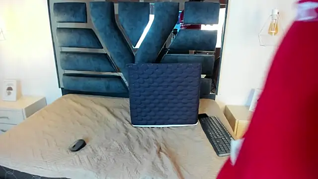 Alantaylorr  online show from 04.30.26
