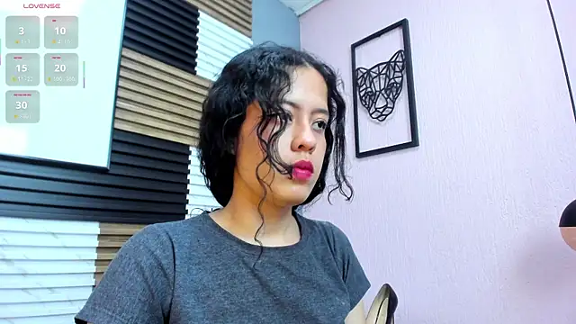 Snapshot of Kaira_luxury chatting on 05.23.26 Kaira luxury online show from 05.23.26