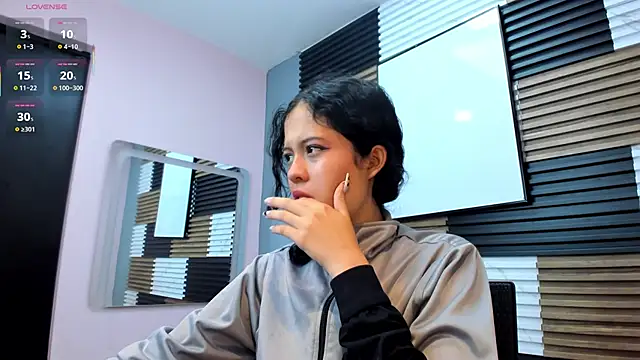 Snapshot of Kaira_luxury chatting on 05.28.26 Kaira luxury online show from 05.28.26