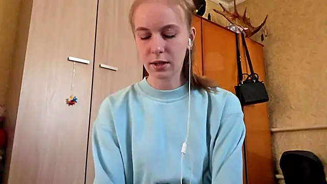 Snapshot of DonnaKuc chatting on 04.01.26 DonnaKuc online show from 04.01.26