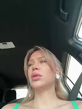 Snapshot of Girl-Mia chatting on 04.02.26 Girl-Mia online show from 04.02.26