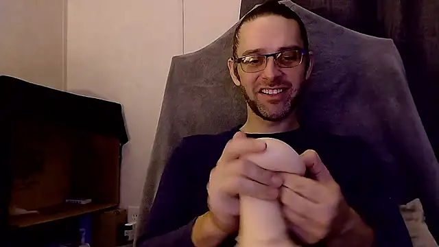 Snapshot of barebearstudio chatting on 04.05.26 barebearstudio online show from 04.05.26