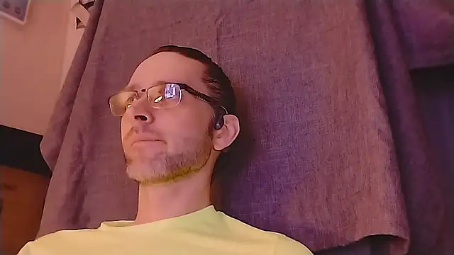 Snapshot of barebearstudio chatting on 04.06.26 barebearstudio online show from 04.06.26