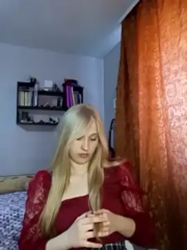 Snapshot of IsOlli chatting on 05.03.26 IsOlli online show from 05.03.26