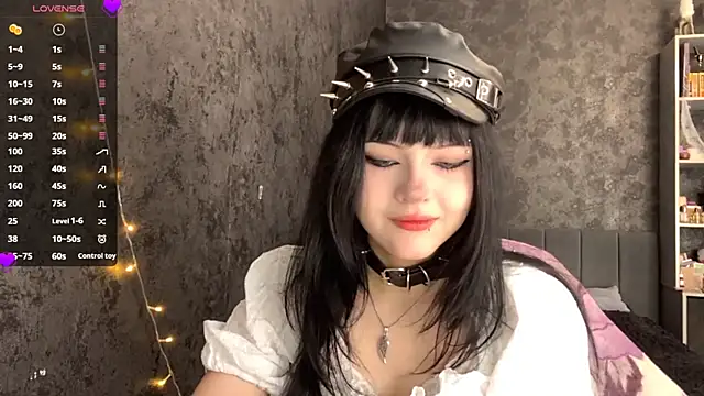 EmilyEmbears online show from 06.10.26