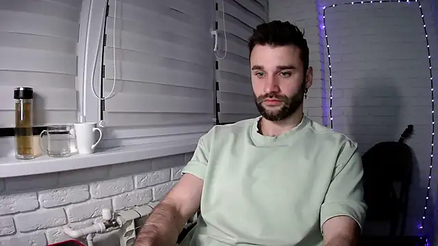 Snapshot of DaddySlava chatting on 04.21.26 DaddySlava online show from 04.21.26