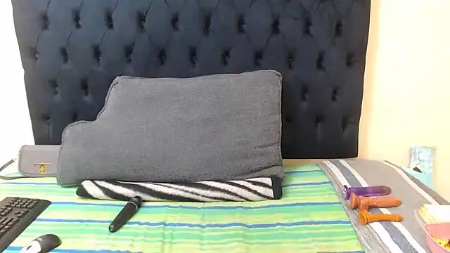 Snapshot of SexiestChoc chatting on 05.06.26 SexiestChoc online show from 05.06.26