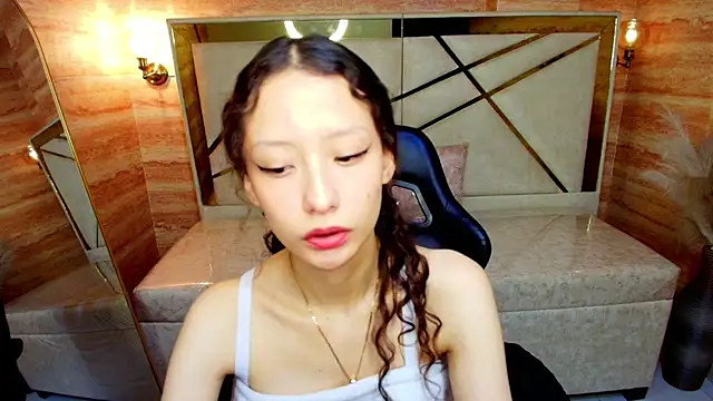 Snapshot of abby__r chatting on 04.16.26 abby r online show from 04.16.26