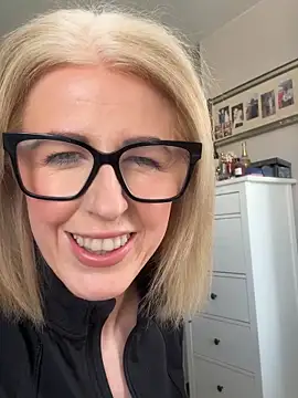 Laylaskyexx online show from 04.14.26