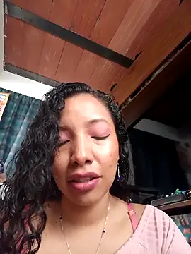 Snapshot of Wolfamara chatting on 04.25.26 Wolfamara online show from 04.25.26