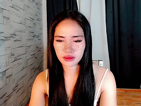 Snapshot of urasiankylie chatting on 04.14.26 urasiankylie online show from 04.14.26