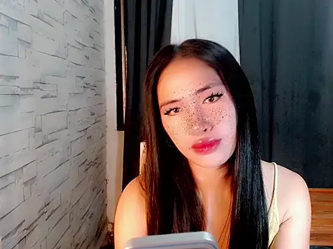 Snapshot of urasiankylie chatting on 04.15.26 urasiankylie online show from 04.15.26