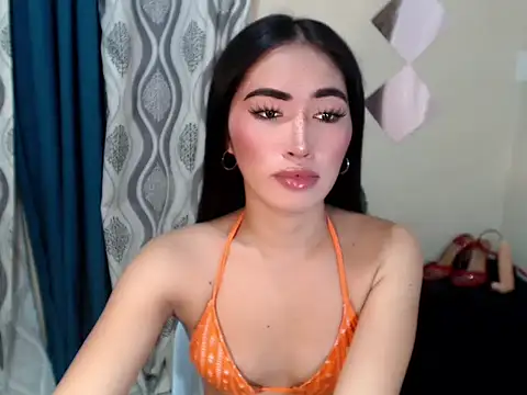 Snapshot of urasiankylie chatting on 05.25.26 urasiankylie online show from 05.25.26