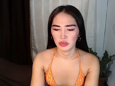 Snapshot of urasiankylie chatting on 05.29.26 urasiankylie online show from 05.29.26