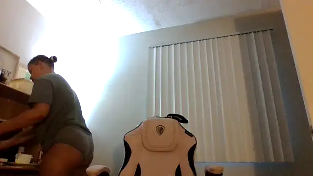 Snapshot of madzbailey chatting on 05.29.26 madzbailey online show from 05.29.26