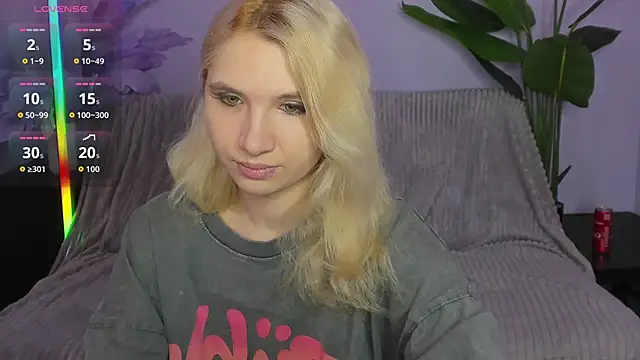 Snapshot of Kitty_Blondie chatting on 04.09.26 Kitty Blondie online show from 04.09.26