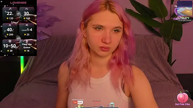 Snapshot of Kitty_Blondie chatting on 04.14.26 Kitty Blondie online show from 04.14.26