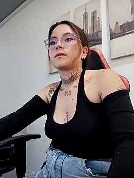 cute mara online show from 04.10.26