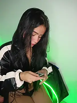 Mia Flamee online show from 04.11.26