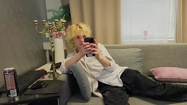 Snapshot of JameMilann chatting on 04.25.26 JameMilann online show from 04.25.26