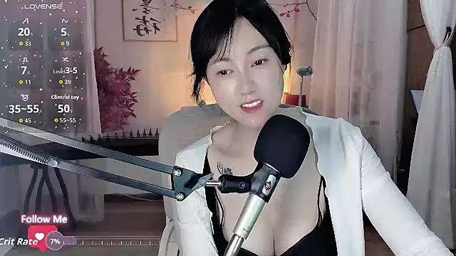 Snapshot of noomi-1111 chatting on 05.17.26 noomi-1111 online show from 05.17.26