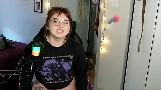 Snapshot of quinniecat chatting on 04.08.26 quinniecat online show from 04.08.26