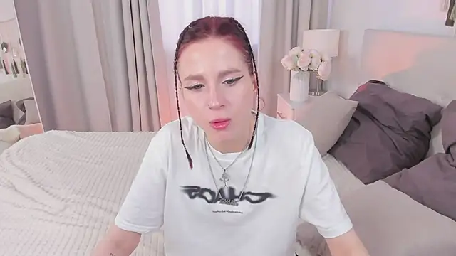 Snapshot of Sonya_Miler chatting on 05.27.26 Sonya Miler online show from 05.27.26