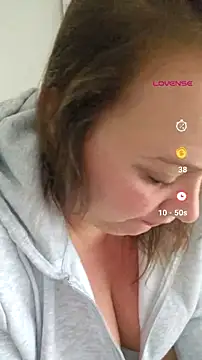 Snapshot of Blondibaby chatting on 07.18.26 Blondibaby online show from 07.18.26